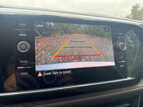 Used 2022 Volkswagen Taos SEL image 34