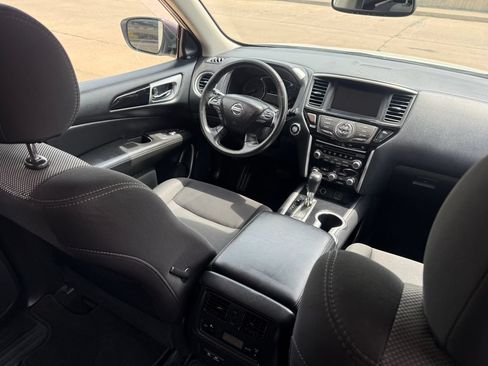 Used 2020 Nissan Pathfinder SV AWD/4WD image 4
