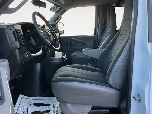Used 2023 GMC Savana 2500 image 9