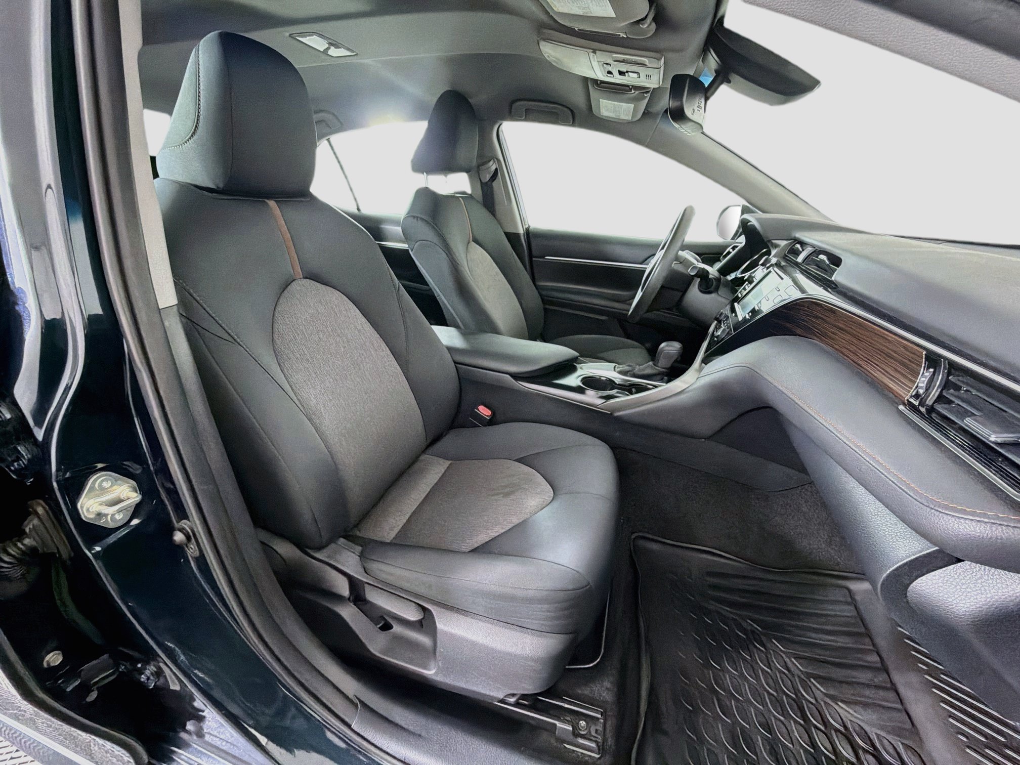 Used 2020 Toyota Camry LE w/ Convenience Package FWD image 30