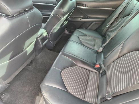 Used 2023 Toyota Camry SE image 18