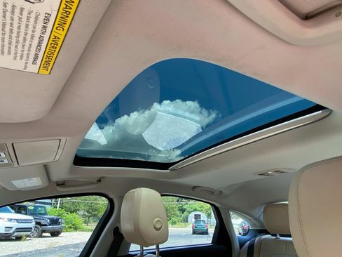 Used 2016 Jaguar XF Prestige image 19