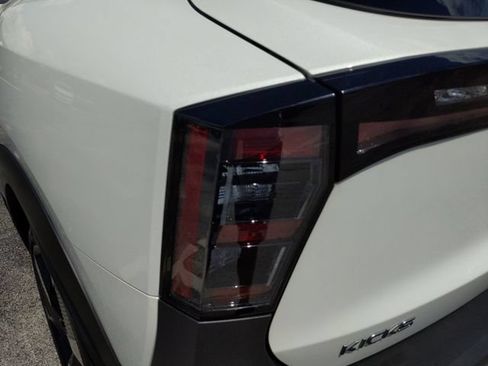 Certified 2025 Nissan Kicks SR FWD image 14