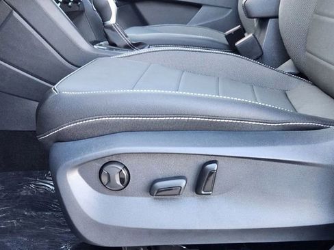 New 2024 Volkswagen Taos SE image 17