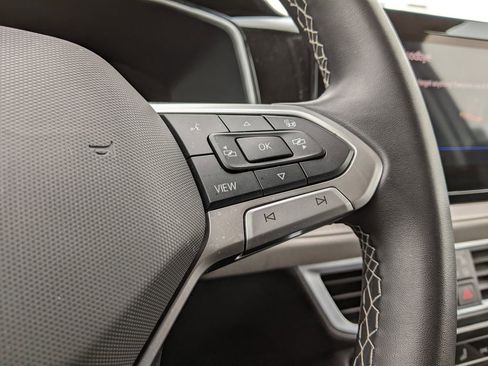 Certified 2025 Volkswagen Taos SE image 13