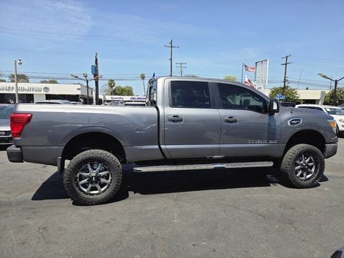 Used 2018 Nissan Titan SV w/ SV Convenience Package AWD/4WD image 21
