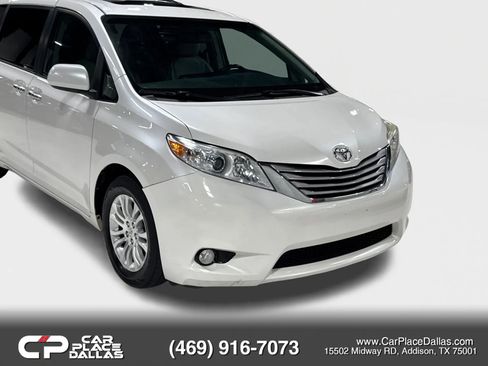 Used 2017 Toyota Sienna XLE w/ XLE Navigation Package FWD image 2