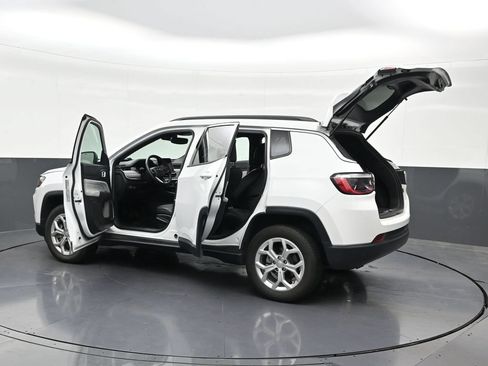 Used 2024 Jeep Compass Latitude AWD/4WD image 37