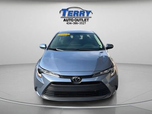 Used 2025 Toyota Corolla LE FWD image 3