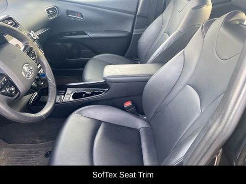 Used 2022 Toyota Prius XLE image 11