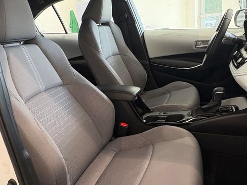 Used 2025 Toyota Corolla SE w/ SE Premium Package FWD image 17