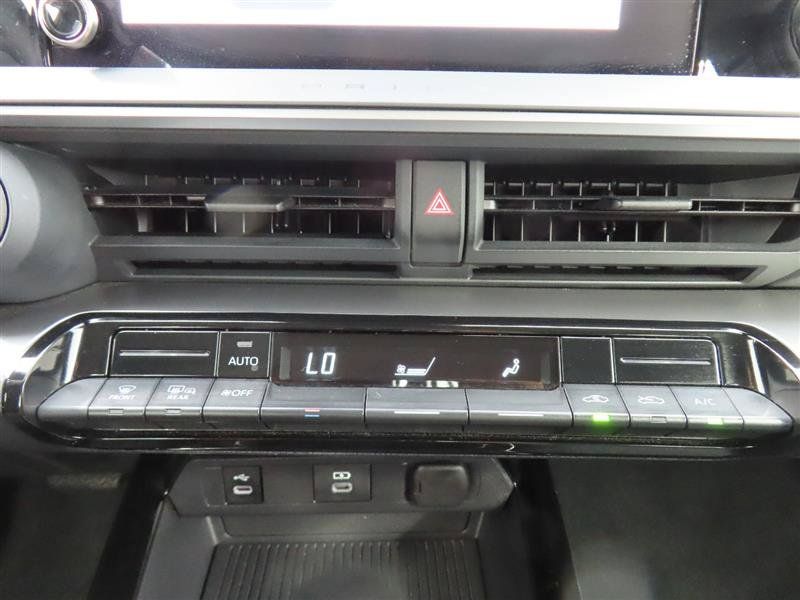 Used 2025 Toyota Prius LE FWD image 22