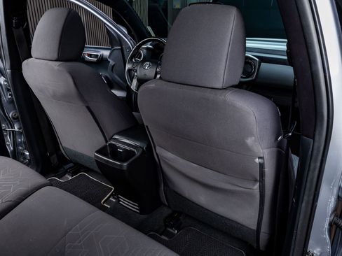 Used 2016 Toyota Tacoma TRD Sport image 31