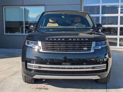 Used 2025 Land Rover Range Rover SE AWD/4WD image 2