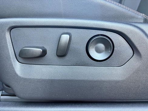 Used 2025 GMC Sierra 2500 AT4 image 32