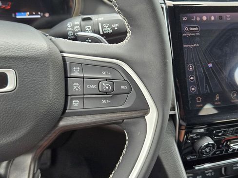 Used 2023 Jeep Grand Cherokee L Limited AWD/4WD image 32