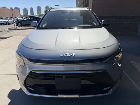 Used 2023 Kia Niro EX Touring image 10