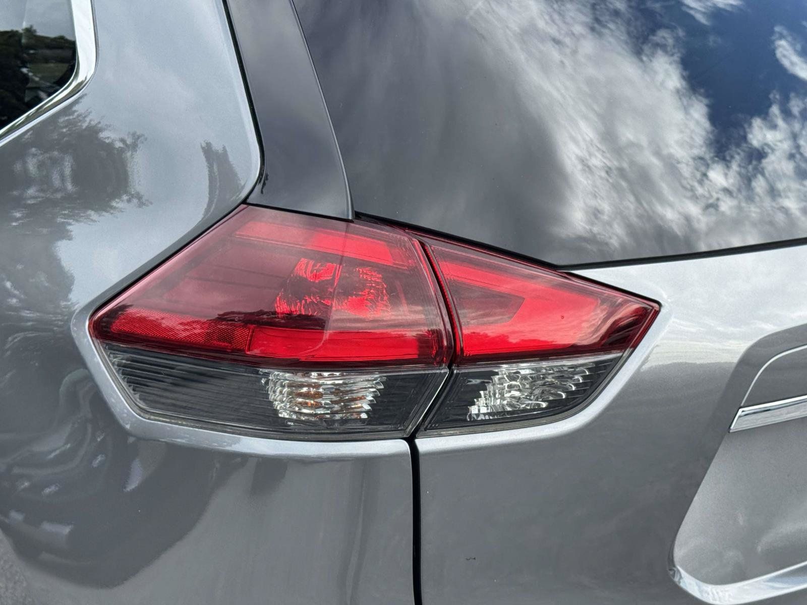 Used 2019 Nissan Rogue SV AWD/4WD image 8