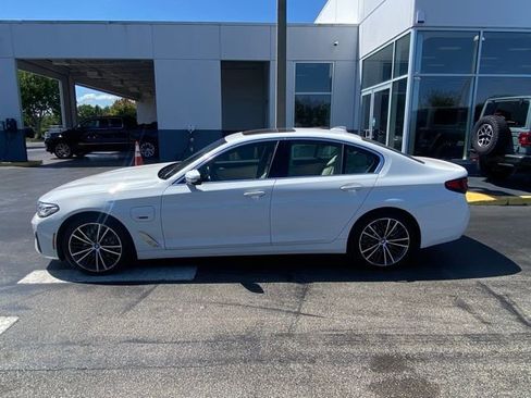Used 2023 BMW 530e w/ Premium Package RWD image 6