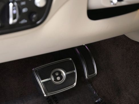 Used 2021 Bentley Bentayga Hybrid -Mulliner Driving Speci image 36