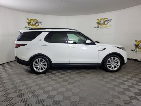 Used 2017 Land Rover Discovery HSE image 4