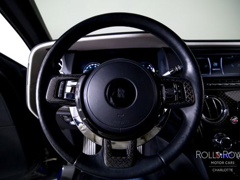 Used 2021 Rolls-Royce Cullinan Black Badge image 15