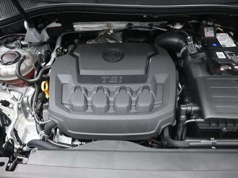 Used 2018 Volkswagen Tiguan SE FWD image 32