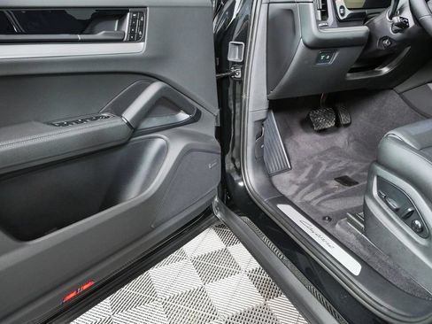 New 2026 Porsche Cayenne AWD/4WD image 8
