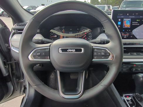 Used 2023 Jeep Compass Limited image 17