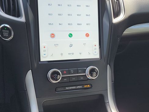 Used 2023 Ford Edge SEL image 19