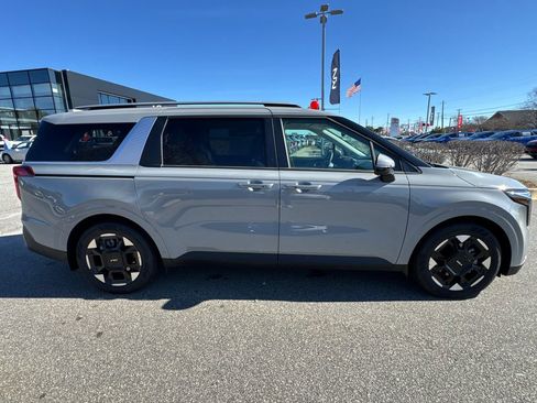 New 2026 Kia Carnival EX image 2