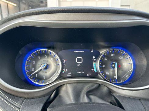 Certified 2022 Chrysler Pacifica Touring-L image 17