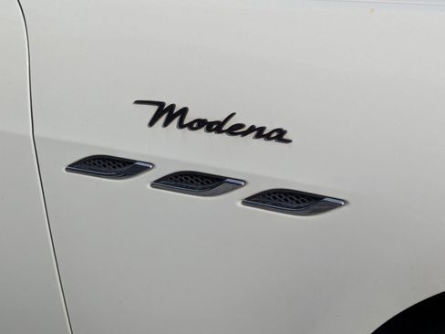 Used 2022 Maserati Ghibli Modena image 13