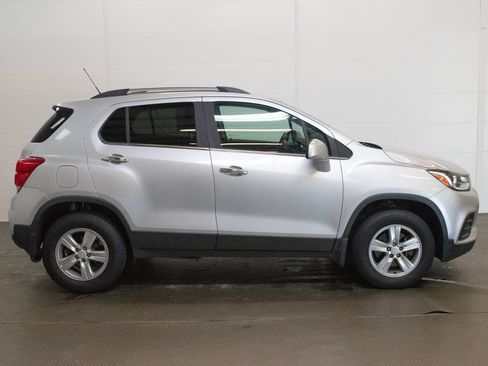 Used 2017 Chevrolet Trax LT w/ LT Convenience Package AWD/4WD image 3