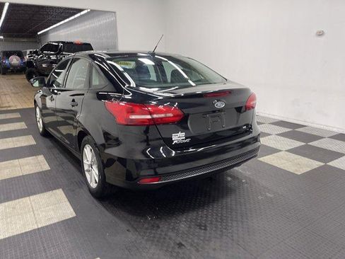 Used 2018 Ford Focus SE FWD image 2