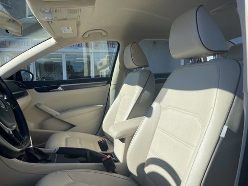 Used 2018 Volkswagen Passat 2.0T R-Line image 17