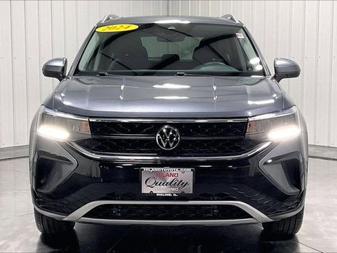 Used 2024 Volkswagen Taos SE image 2