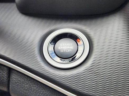 New 2025 Jeep Grand Cherokee Altitude image 17