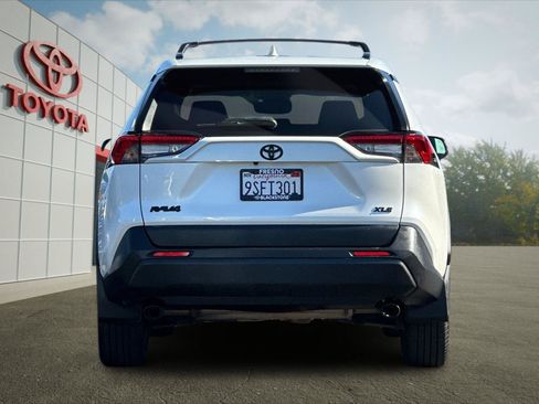 Certified 2022 Toyota RAV4 XLE Premium FWD image 4