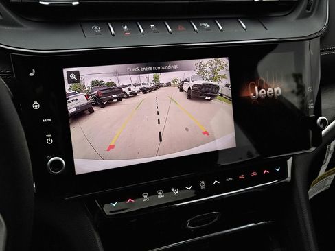 New 2026 Jeep Grand Cherokee Altitude AWD/4WD image 18