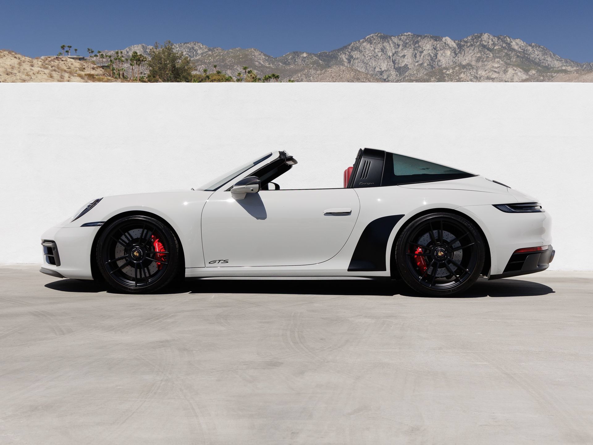 Used 2024 Porsche 911 Targa 4 GTS AWD/4WD image 2