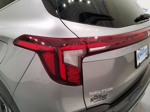 Used 2024 Kia Seltos EX image 11