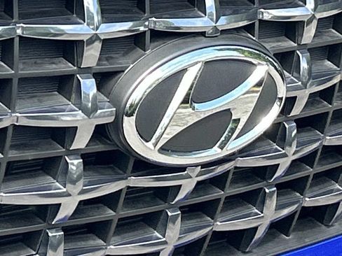 Certified 2025 Hyundai Venue Limited FWD image 11
