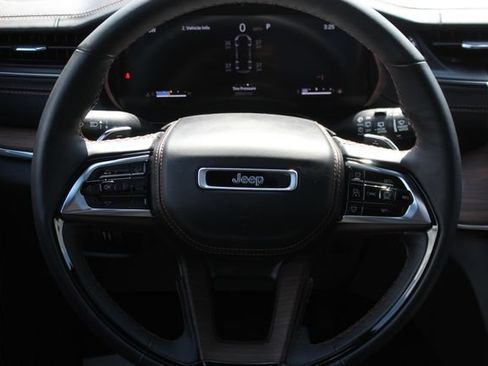 Used 2023 Jeep Grand Cherokee L Summit w/ Luxury Tech Group V AWD/4WD image 20