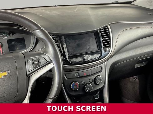 Used 2021 Chevrolet Trax LT w/ Driver Confidence Package FWD image 9