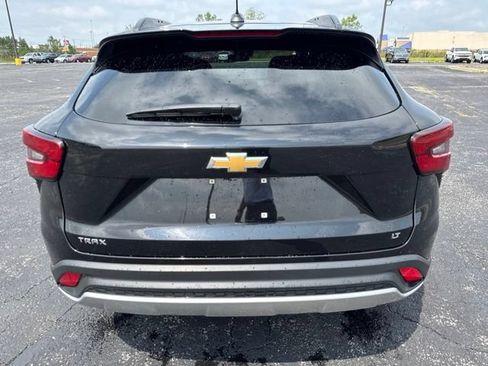 Used 2025 Chevrolet Trax LT FWD image 5
