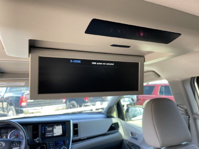 Used 2017 Toyota Sienna XLE Premium FWD image 23