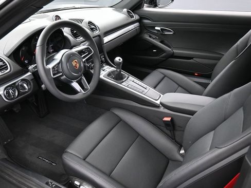 Used 2025 Porsche 718 Cayman image 4