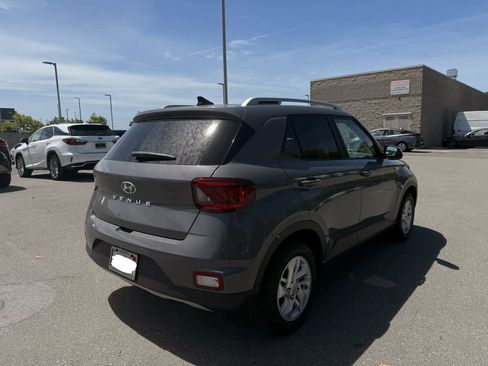 Used 2020 Hyundai Venue SEL FWD image 3