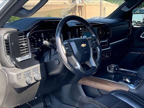 Used 2022 Chevrolet Silverado 1500 High Country w/ High Country Premium Package AWD/4WD image 17